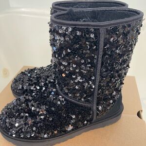 UGG W Classic Short Chunky Black Sequin Boots